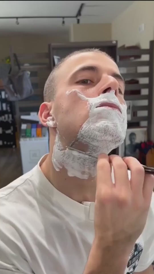 SonicShave™ – Ultra-Portable Razor with Sonic Precision